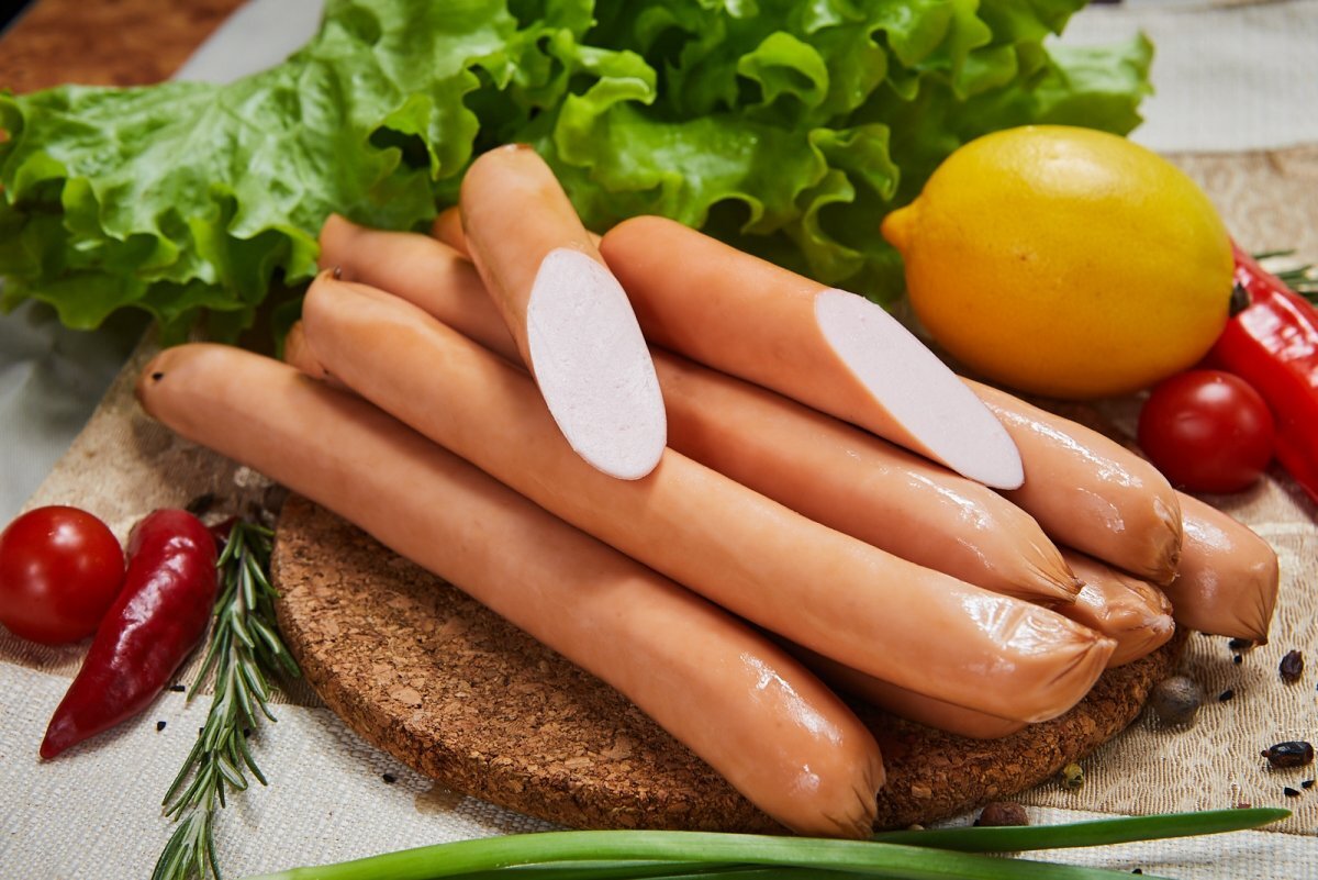 вкусные сосиски. какие сосиски самые вкусные. шпикачки зельц сардельки. сосиски сливочные. иск.