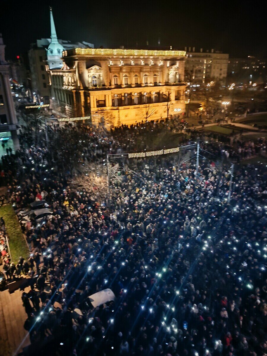 В Белграде начались протесты после объявления результатов выборов в  парламент — Видео | Telegraf - Новости | Дзен