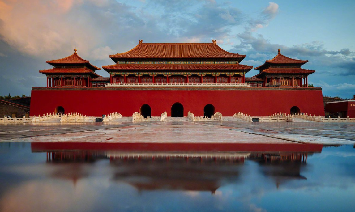 Beijing palace. Императорский фарфор Пекин Запретный город. Хеймамузей Гугенъ в Испании. Китайская живопись картина Пекин Запретный город. 故宫 фото.