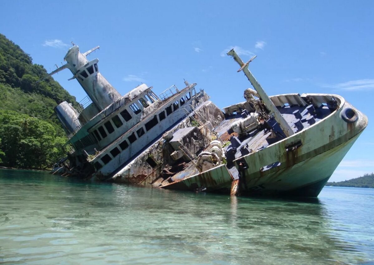 Почему на морских кораблях. Корабль "World Discoverer", Соломоновы острова. World Discoverer у Соломоновых островов. Заброшенный круизный лайнер World Discoverer. Соломоновы острова.. Корабль "World Discoverer", Соломоновы острова внутри..