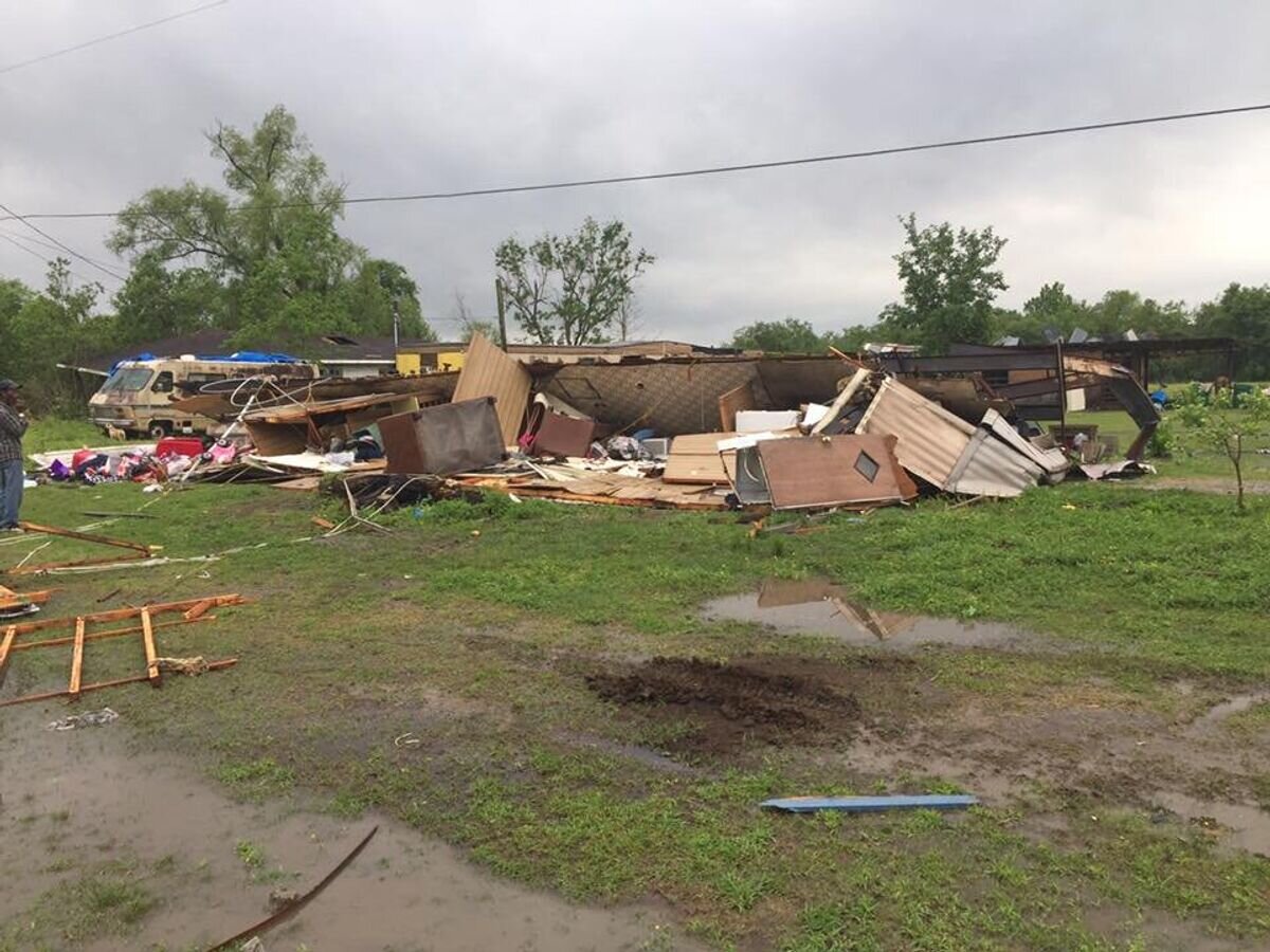    Разрушенный в результате торнадо передвижной дом в Луизиане, США© Фото : St. Martin Parish Sheriff's Office