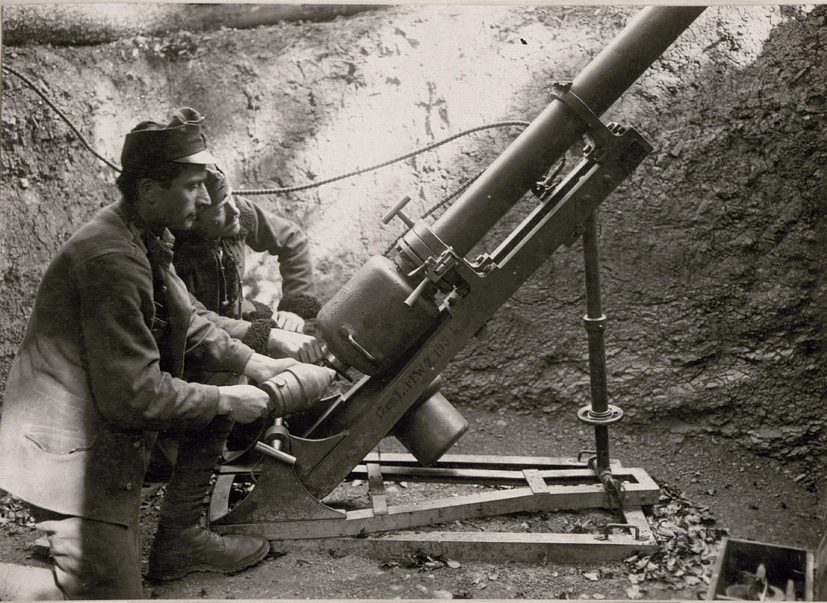 Миномёт л. Изобретатель миномета. Мортираминомет лобято. Гобято мина миномет. Миномет гобято первый в мире.