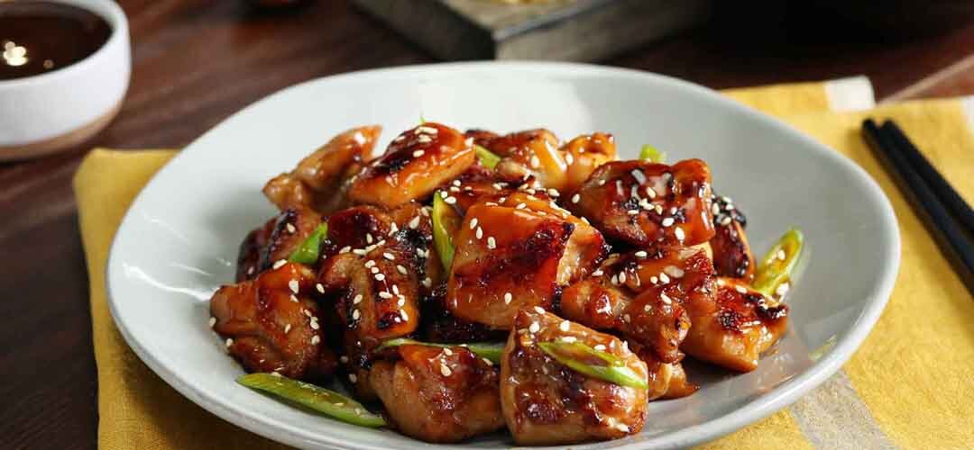 Wok со свининой. Соус терияки со свининой рецепт. Соба с курицей в соусе терияки. Тори с курицей терияки. Свинина в соусе терияки.