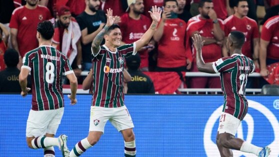    Бразильский "Флуминенсе" вышел в финал клубного чемпионата мира по футболу Роман Захаров