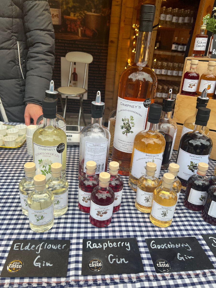 Сладкие ликёpы на джине. Фотография из личного архива. 