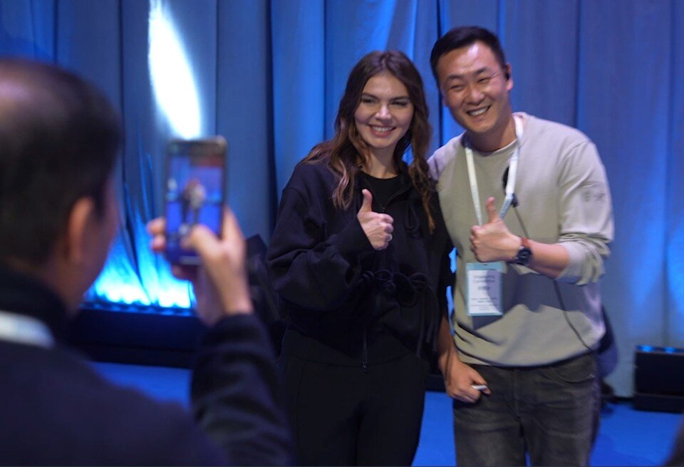    Алина очаровала китайских поклонников. Фото: кадр видео.