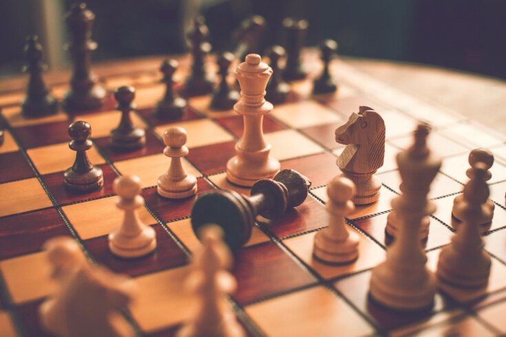 источник фото https://img.championat.com/s/735x490/news/big/l/q/kak-igra-v-shahmaty-dejstvuet-na-mozg_16970893641281402061.jpg