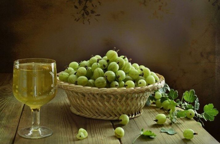 Фото: https://lafoy.ru/vino-iz-kryzhovnika-recepty-3094 