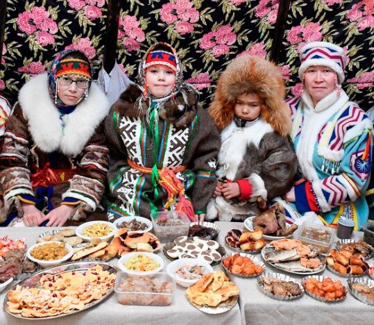 В гости к якутам. Фото: https://za-edoy.ru/obedy/iz-chego-varyat-sup-eskimosy-91-foto.html