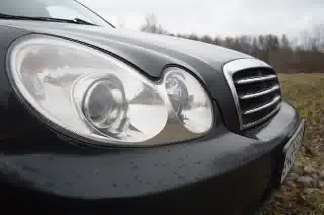 Фары действительно похожи на мерсовские)