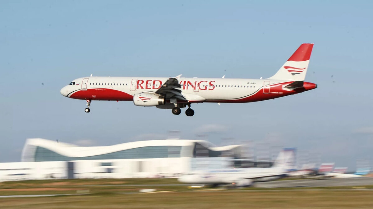 Рейс петербург тбилиси. A321 Red Wings серый. МС-21 ред Вингс. Red Wings a321 бок. Red Wings Ереван.