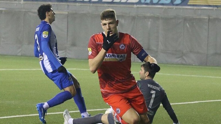    Милош Лукович празднует гол.ФК «ИМТ Белград»