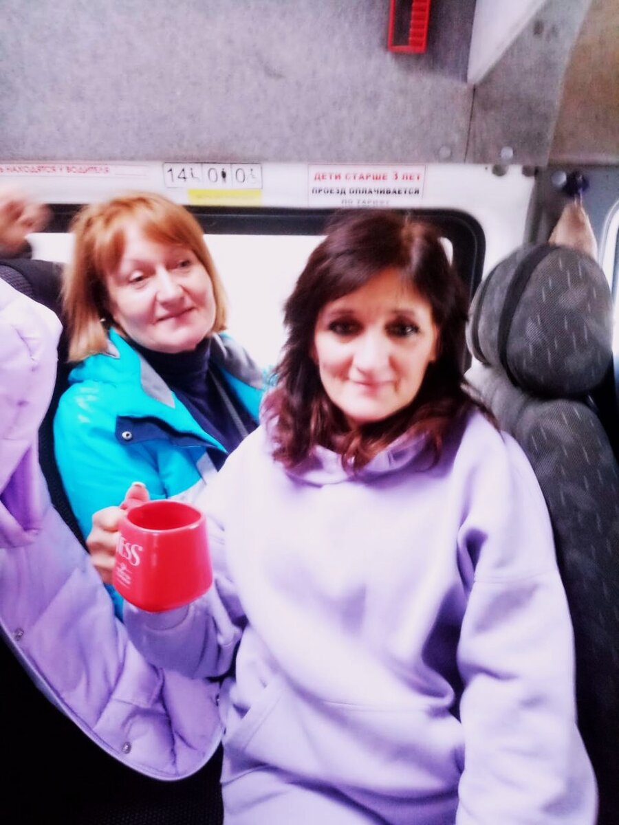 В микроавтобусе не скучали.