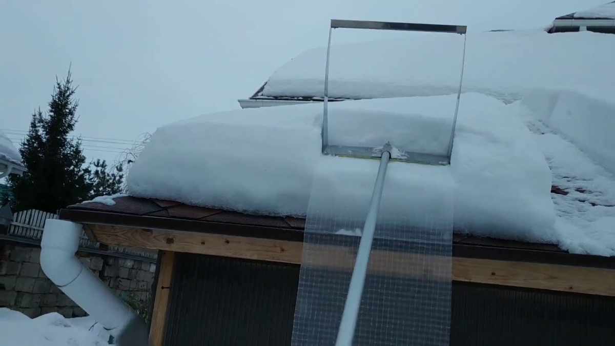 Скребок для уборки снега с крыши с тканью 1,9-6,3м 11646. Скребок для уборки снега с крыши 610х170мм/6.4м Беркут. Скребок для уборки снега с крыши с тканью 1,9-6,3м 11646 дракон. Приспособление для чистки снега с крыши. Для очистки снега с крыши