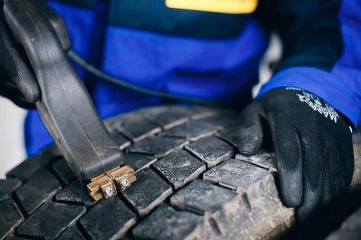 Нарезка протектора. Резина я 245 на уаз. Шина и 502 на уаз нарезка. Спецшина л-163 нарезка протектора. Нарезанные шины.