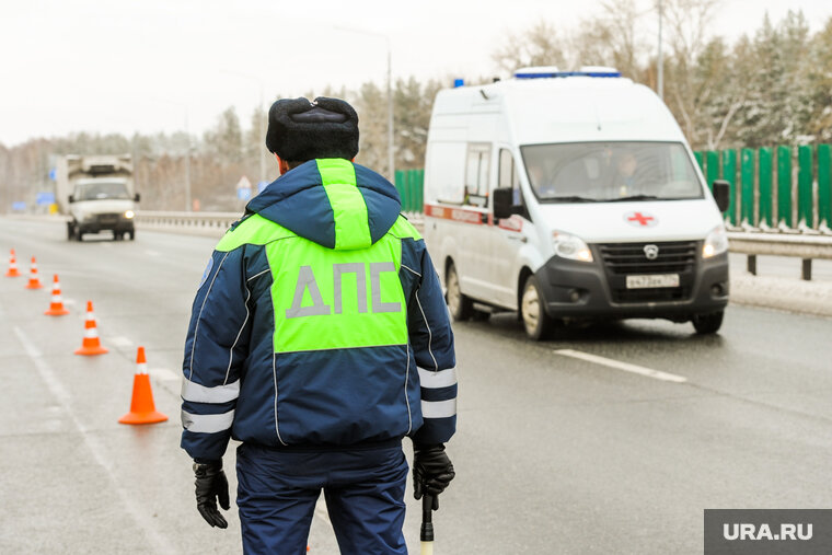    Движение регулируют сотрудники ГИБДД