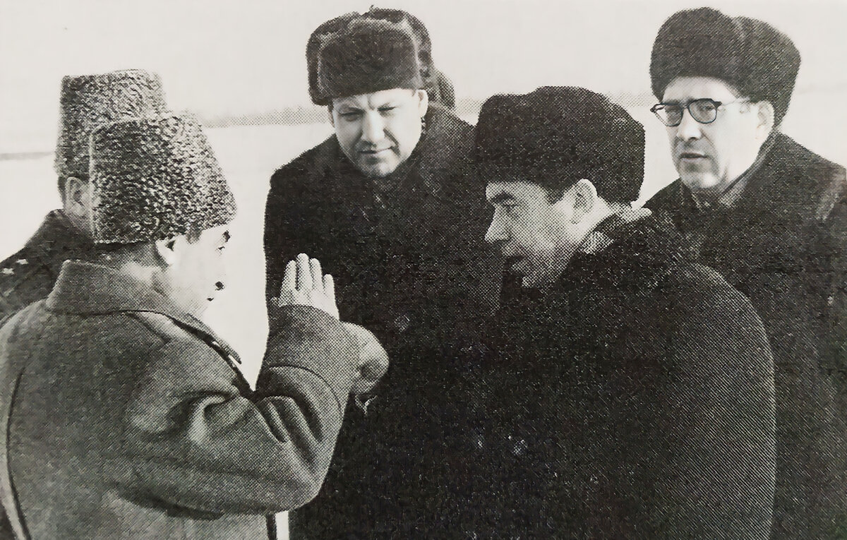 Борис Ельцин ( в центре), справа Яков Рябов, Юрий Петров (будущий глава Администрации президента). Фото из книги Я. Рябова "Записки бывшего Секретаря ЦК КПСС)