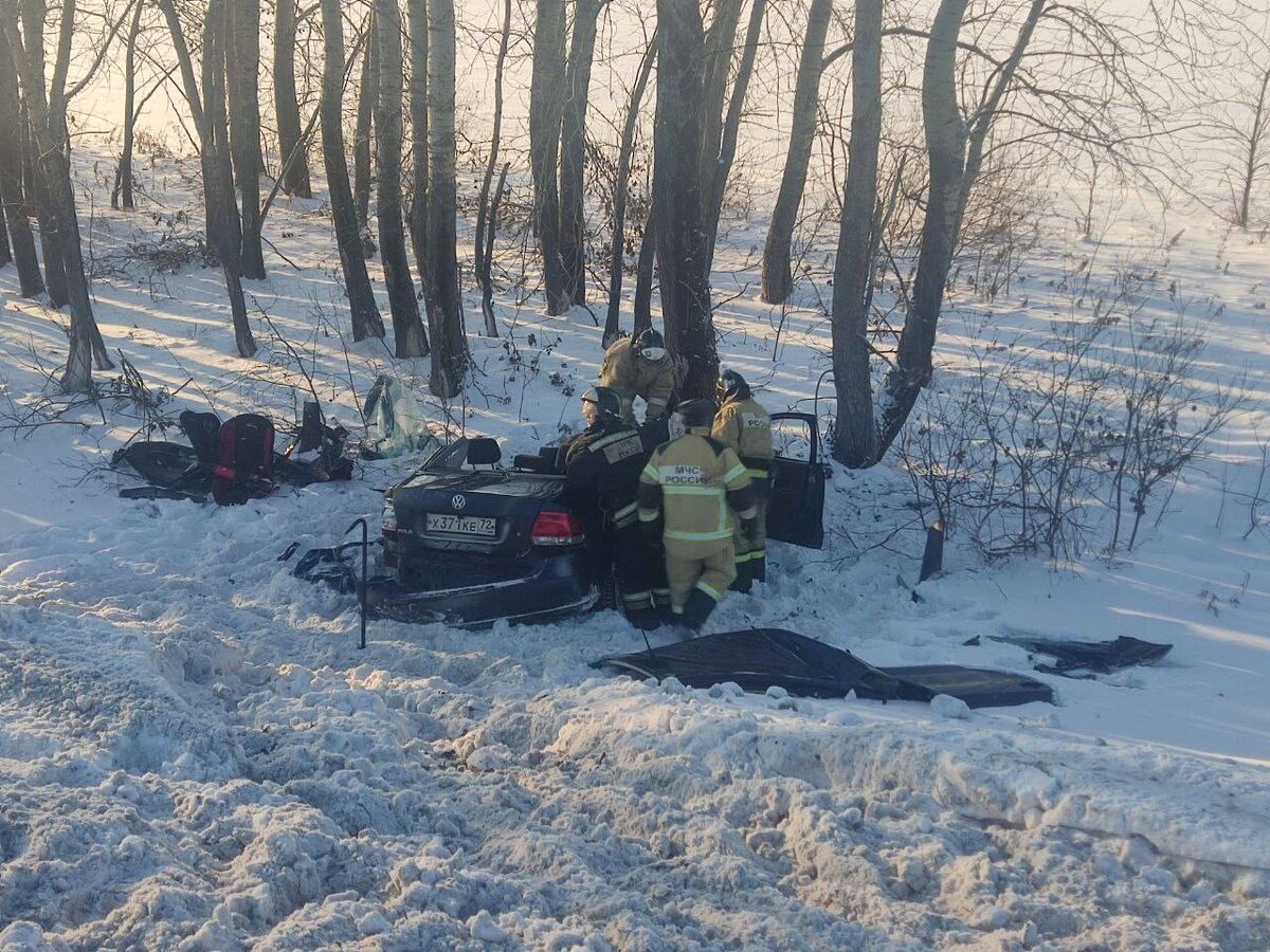 Два человека погибли в жуткой аварии с большегрузом в Тюменской области |  МегаТюмень | Дзен