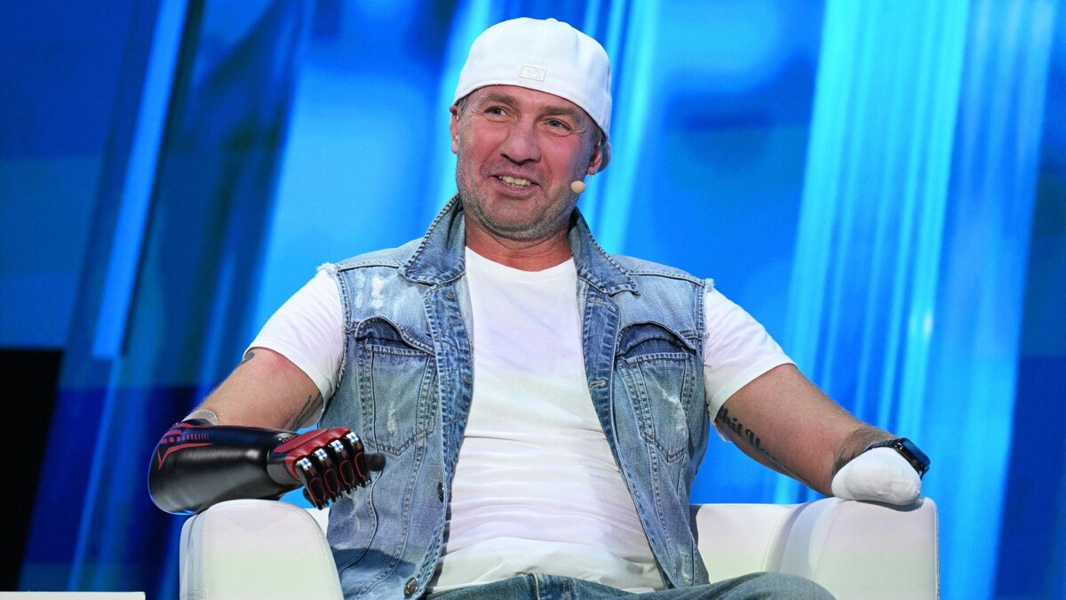    Вперед к мечте: Костомаров неожиданно провел тренировку по боксу© РИА Новости | Фотохост-агентство РИА Новости