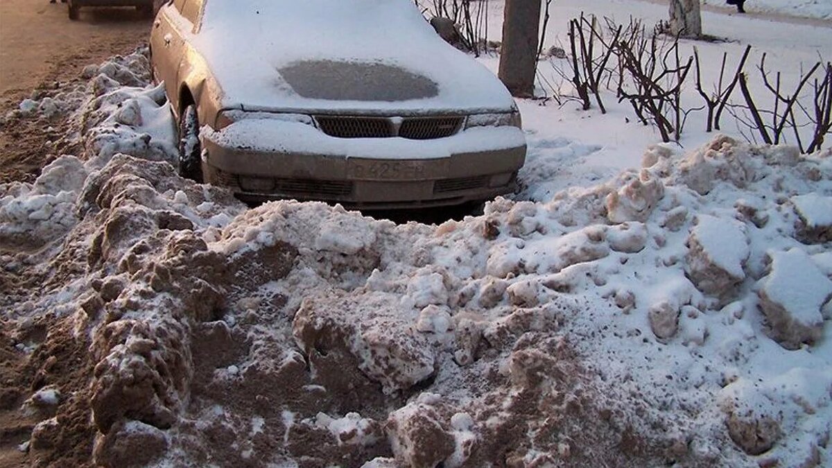 Если представить что автомобиль с задней стороны поджат другим а/м то владельцу придётся долго бегать с лопатой что бы выехать