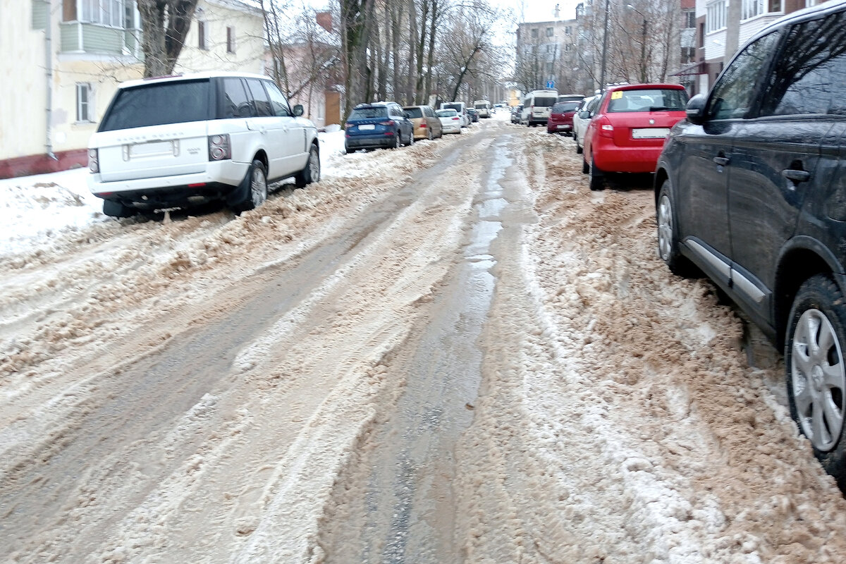 Месить мокрый снег - это вам не тесто на пирожки (фото автора)