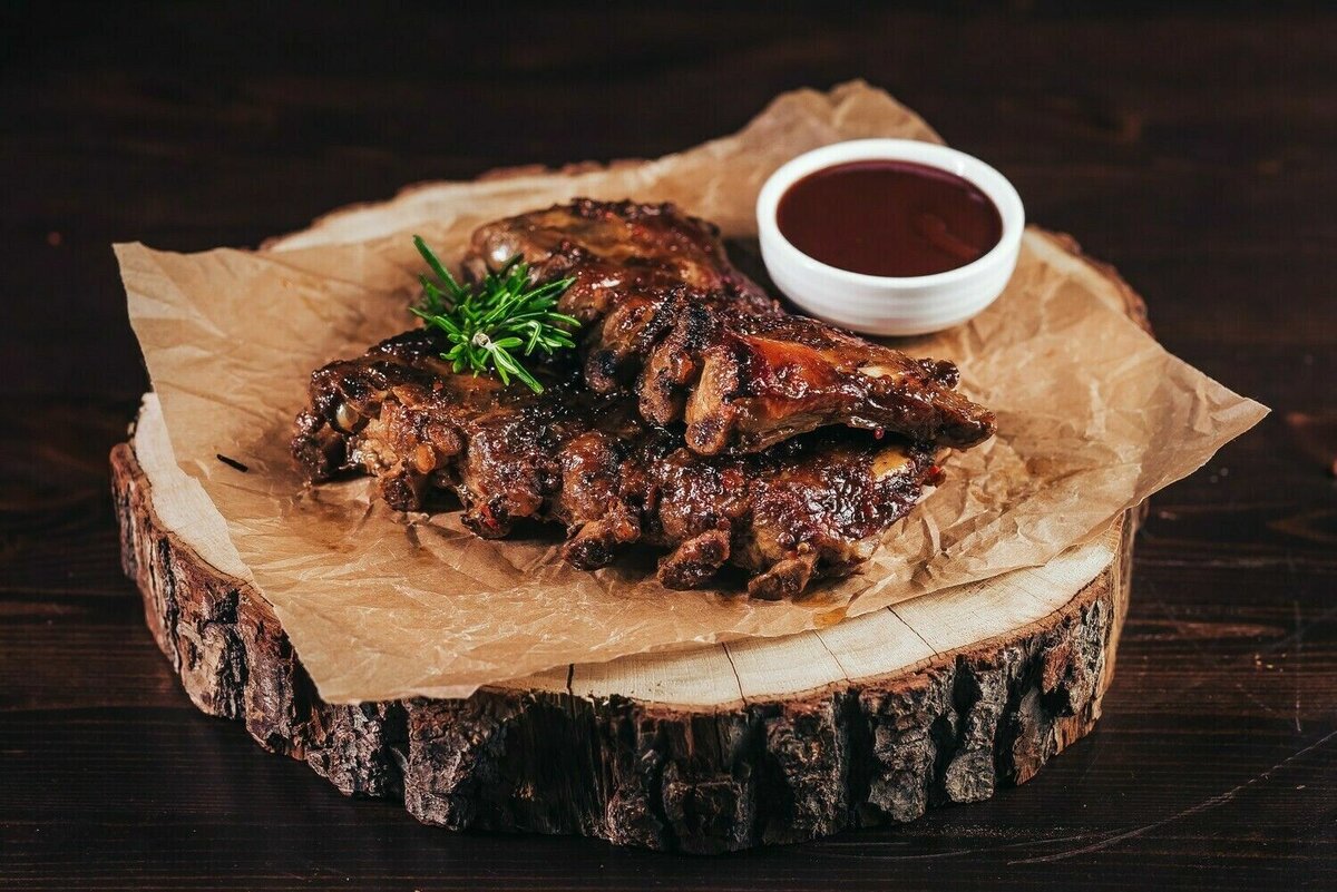 Свиные рёбрышки барбекю от Садко Catering за 1 900 ₽