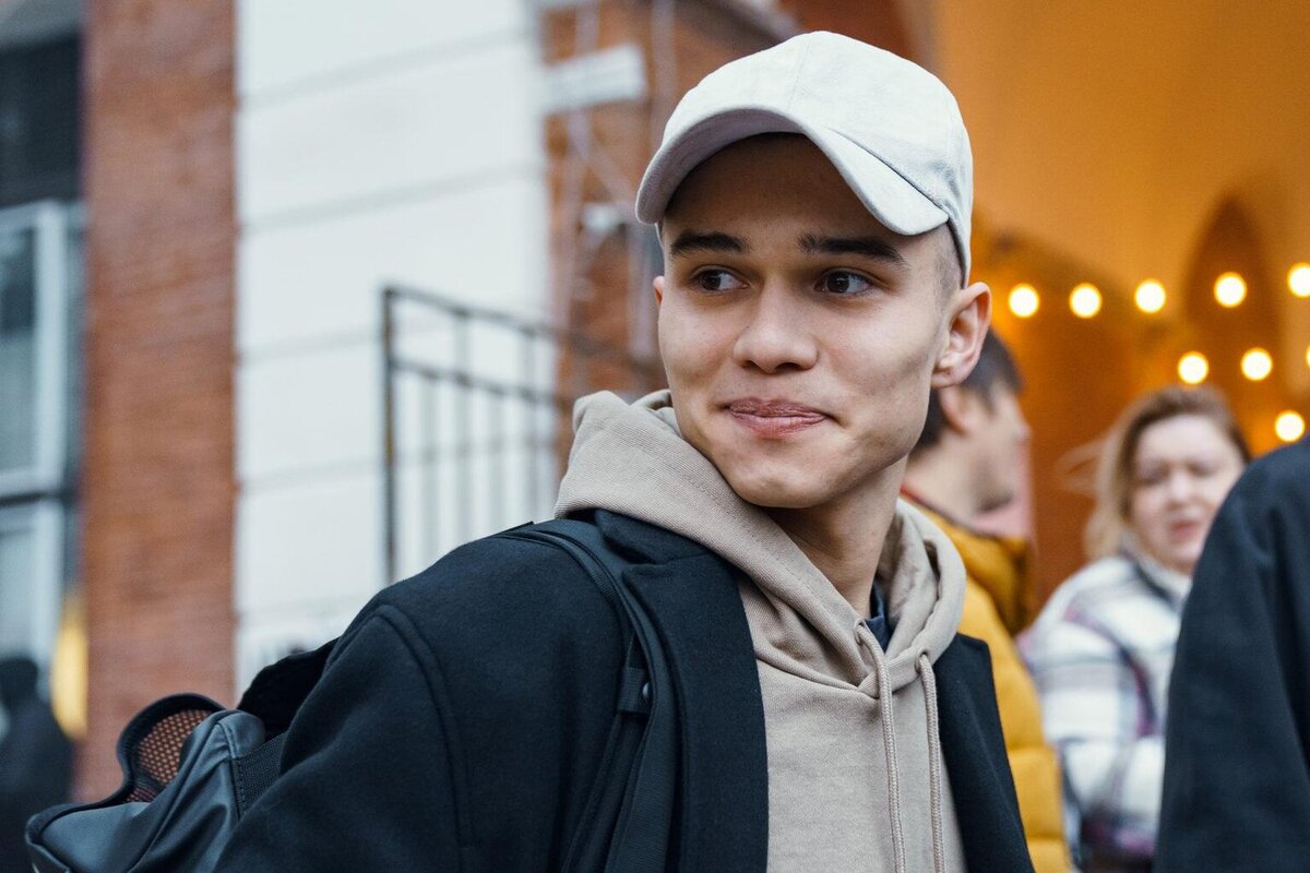 Алексей смолин. Павел баршак актер. Как зовут актера который играл марата. Александр метёлкин сериал тётя марта. Марат башаров фото.