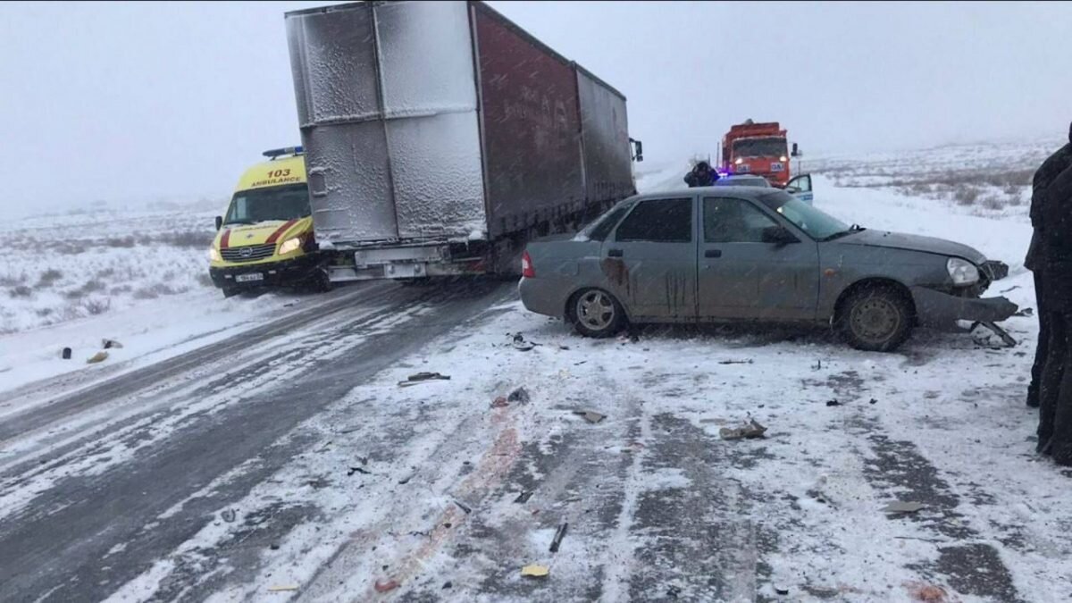 Два ученика и педагог погибли в произошедшем в Актюбинской области ДТП |  Bizmedia.kz | Дзен