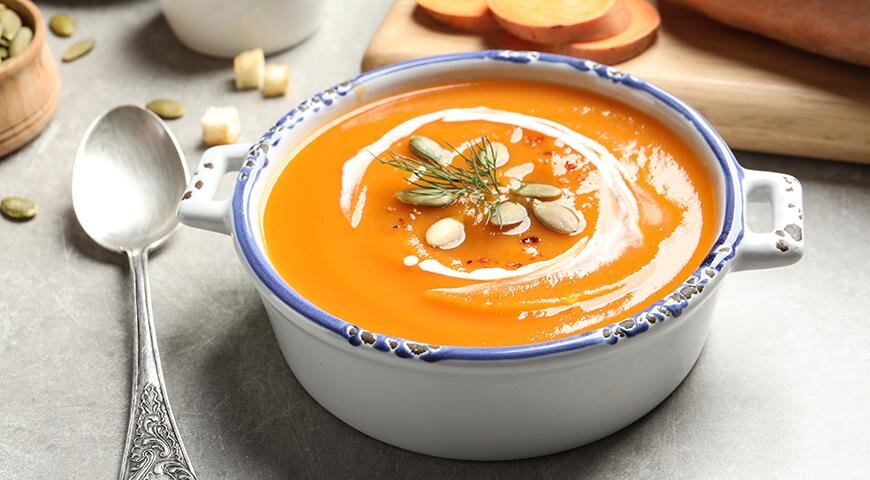 Крем-суп с тыквой и тыквенными семечками