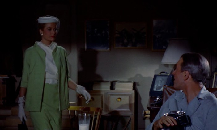 Кадр из фильма "Окно во двор" (1954)