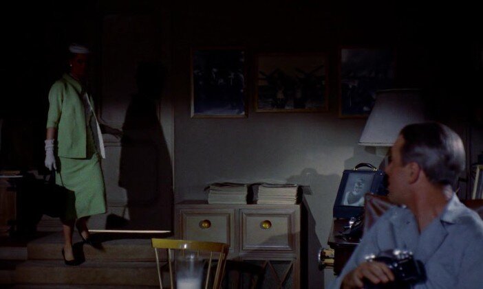 Кадр из фильма "Окно во двор" (1954)