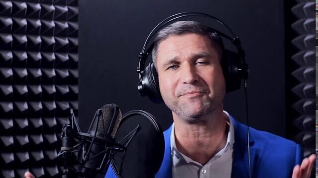 Кадр из видео с песней-переделкой «Зеленоглазое такси» (Михаил Боярский) на дне рождения дочки