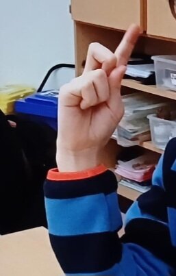 Тоже типо жест-))