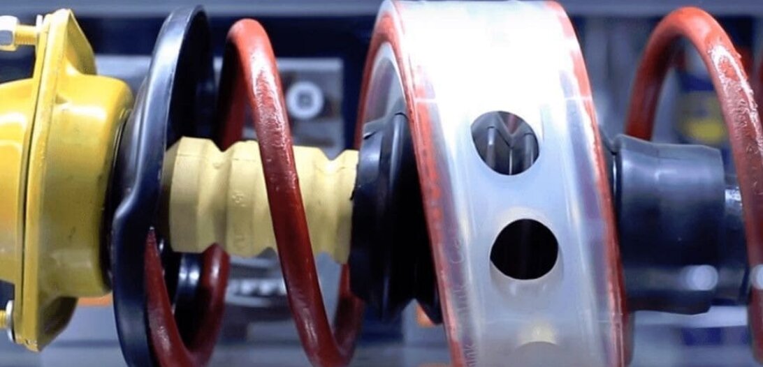 Немецкие изобретатели около 10 лет назад представили общественности первые модели автобаферов, что это такое? Они представляют собой уретановые или полиуретановые подушки, улучающие ходовые параметры автомобиля, защищающие подвеску при езде по плохим дорогам, увеличивают клиренс, что удобно при парковке.