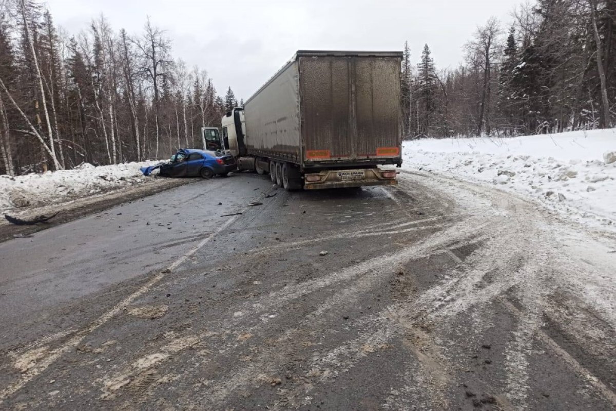    Один человек погиб и двое пострадали в ДТП с грузовиком под Златоустом