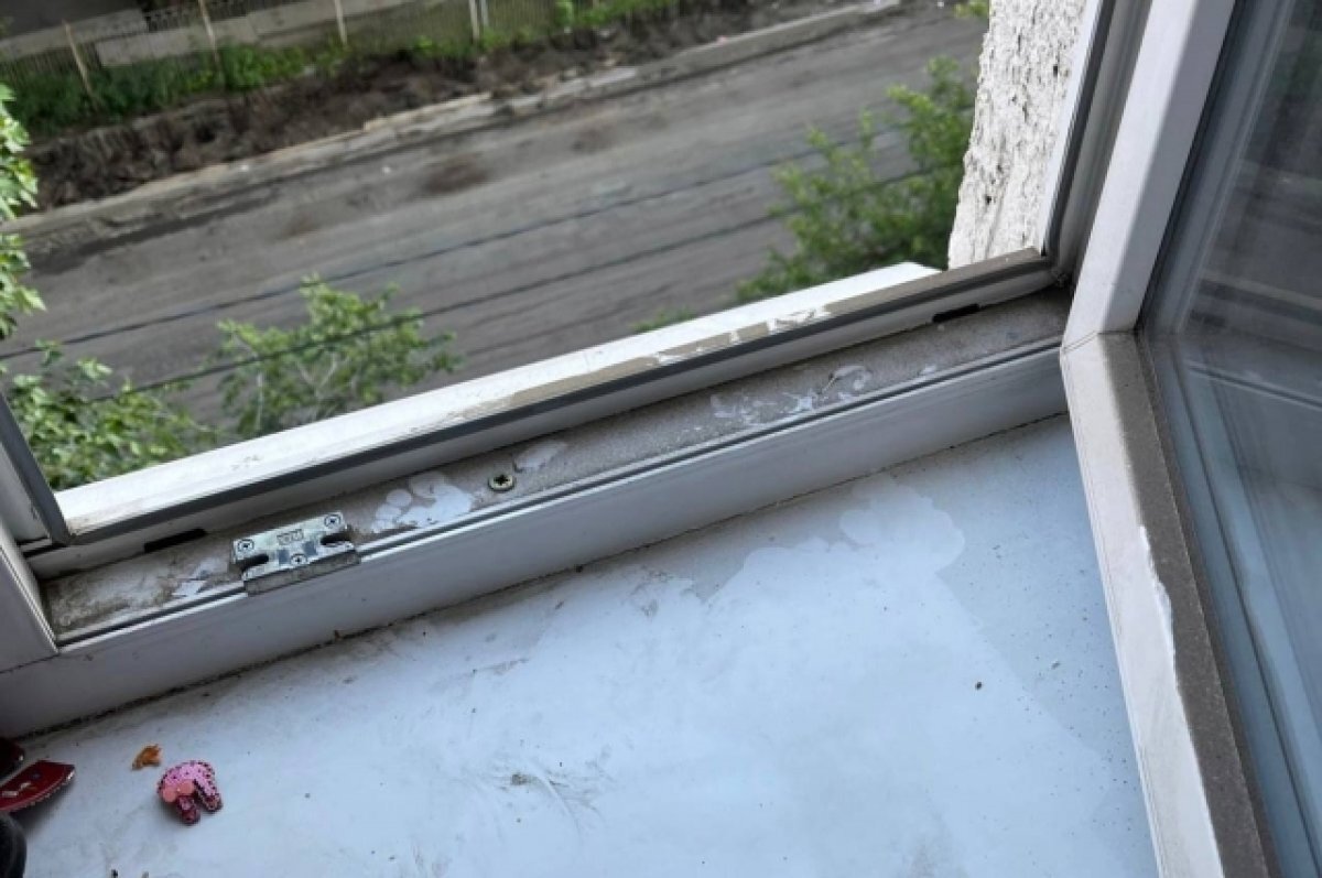    В Красноярске вынесли приговор женщине, внучка которой выпала из окна
