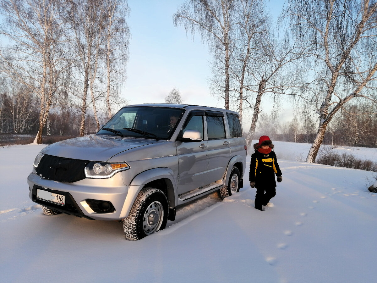 как снять бардачок на патриоте