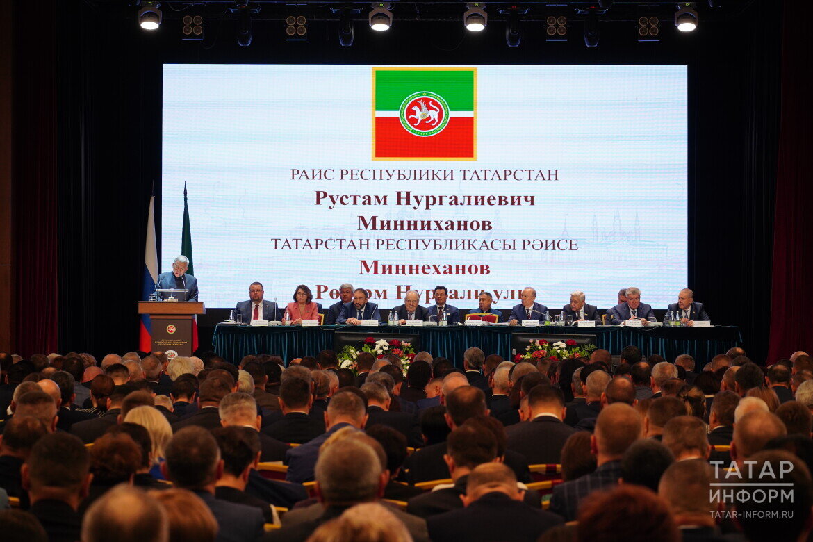 ​Раис Татарстана призвал руководителей подшефных городов перенимать опыт самоуправления, накопленный в Татарстане. Фото: © Владимир Васильев / «Татар-информ»