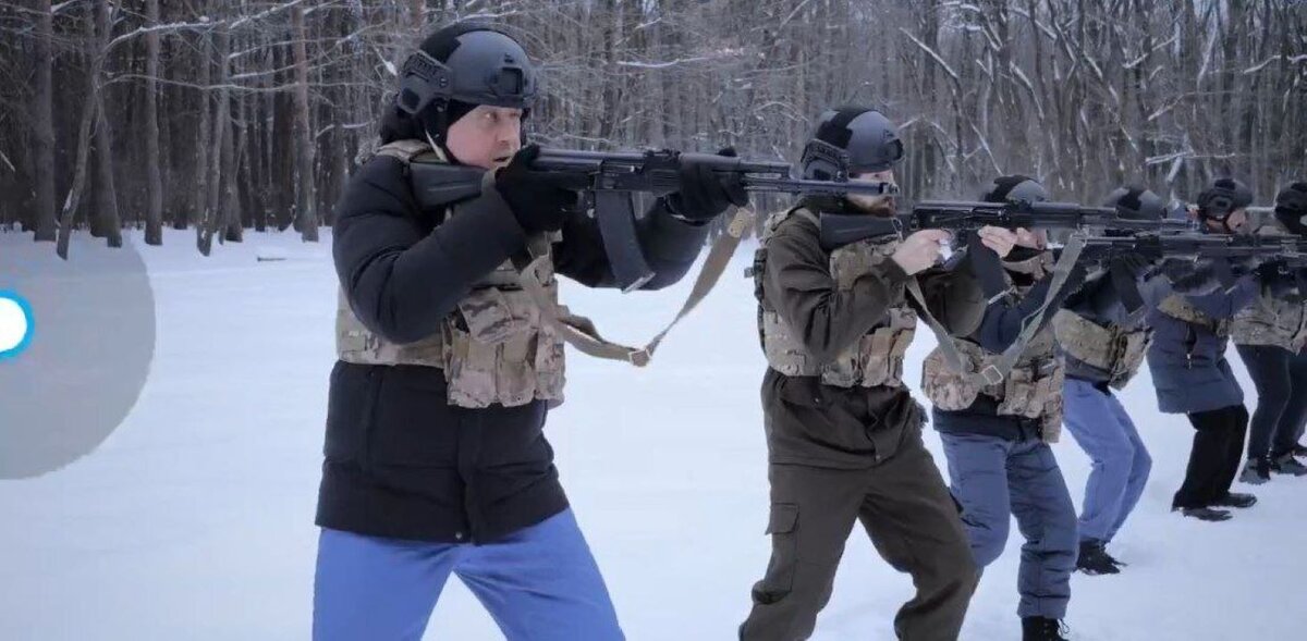    Сотрудники Минкульта Курской области прошли курс боевой подготовки