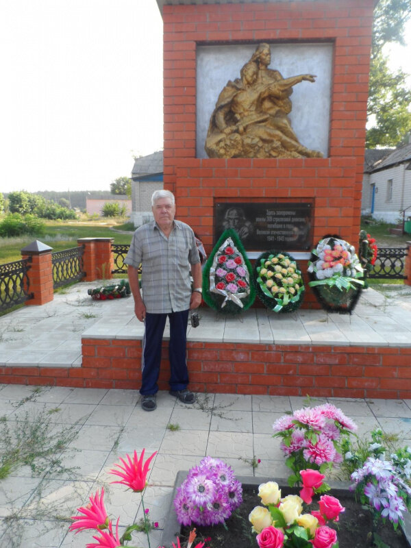 надгробие екатерины 2 в петропавловском соборе. похороны патриарха алексия 2. где похоронен 2. петропавловский собор могила екатерины 2. могила николая 2.