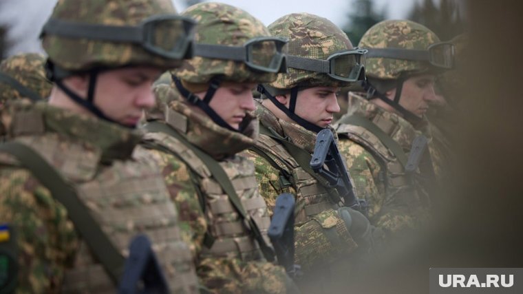    Солдаты ВСУ испытывают мощную нехватку вооружения, пишет Bild
