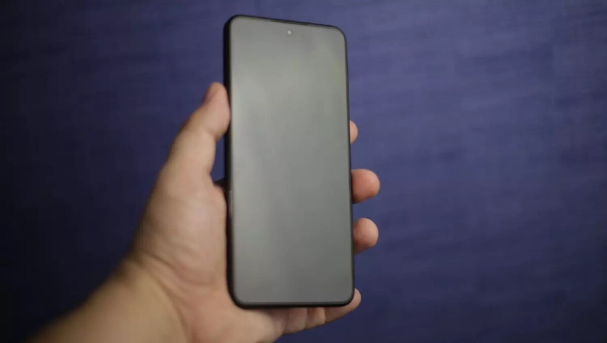 Отечественный смартфон «Р-Фон», который базируется на отечественной операционной системе РОСА Мобайл / Фото: «Р-ФОН»