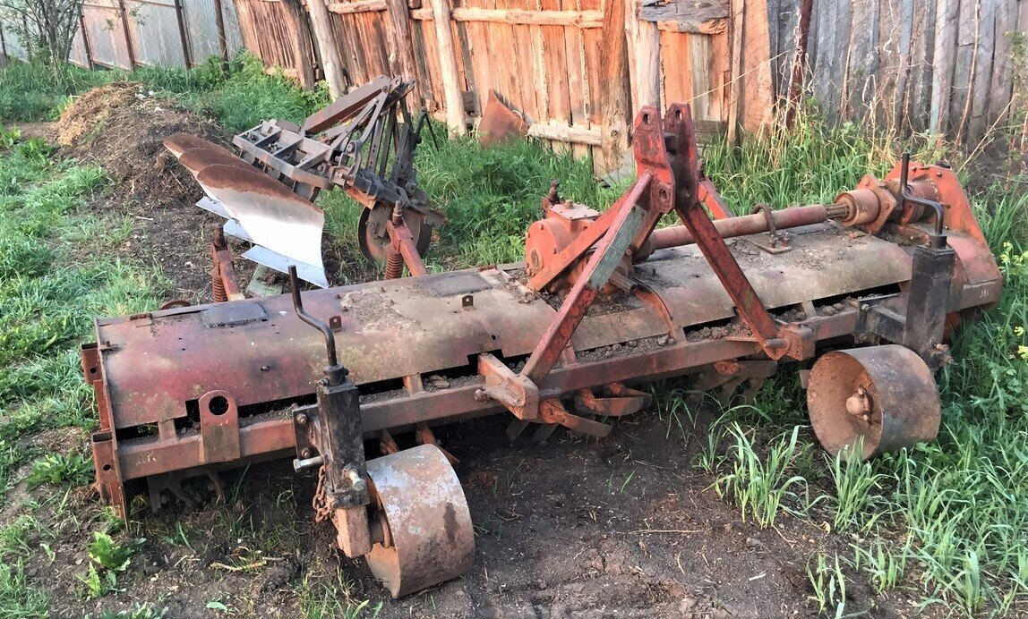 Вот такой вид имеет культиватор-гребнеобразователь КФК-2.8. Фото автора.