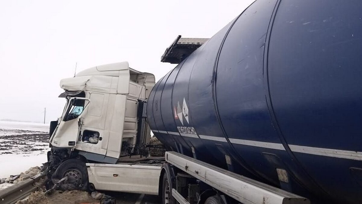    В Курской области лоб в лоб столкнулись фура и «Газель»