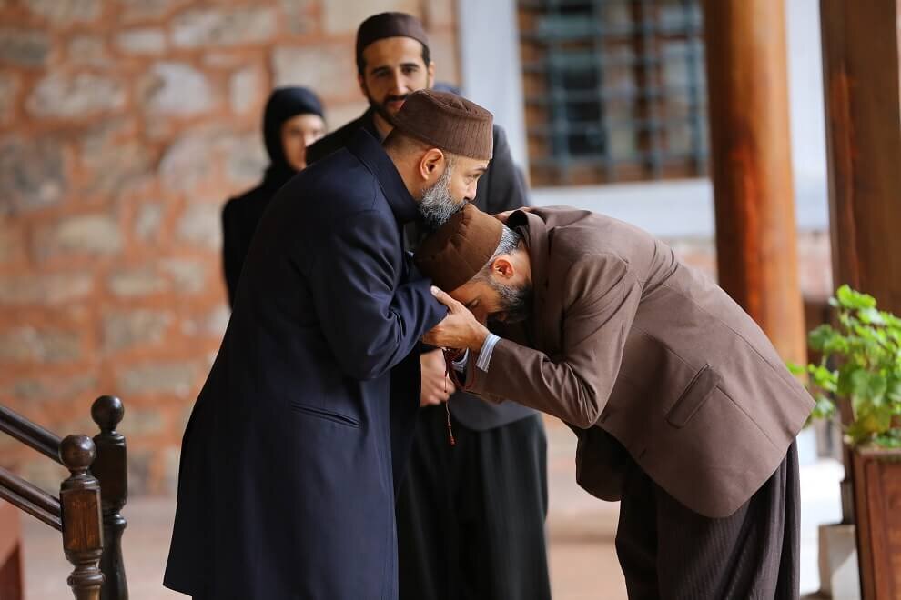 Кадр из сериала "Красные бутоны". Картинка из Интернета.