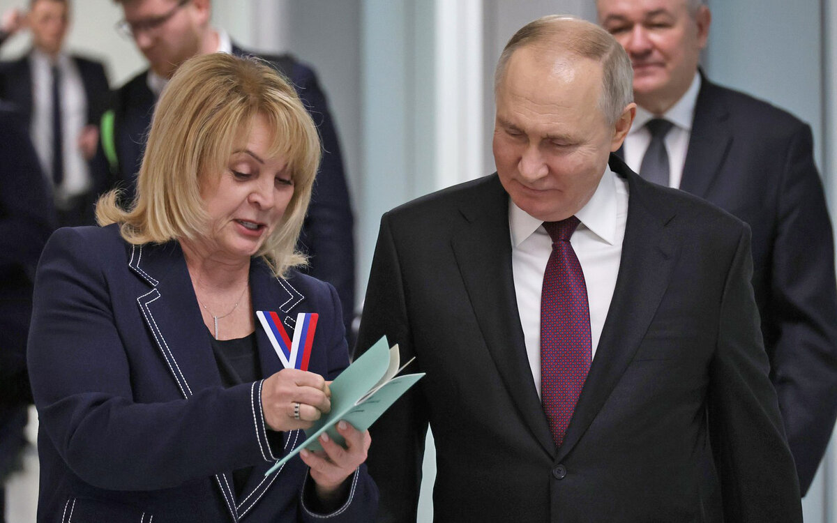 Владимир Путин накануне лично приехал в Центризбирком РФ и сдал необходимые документы для регистрации на выборах. Фото: kremlin.ru