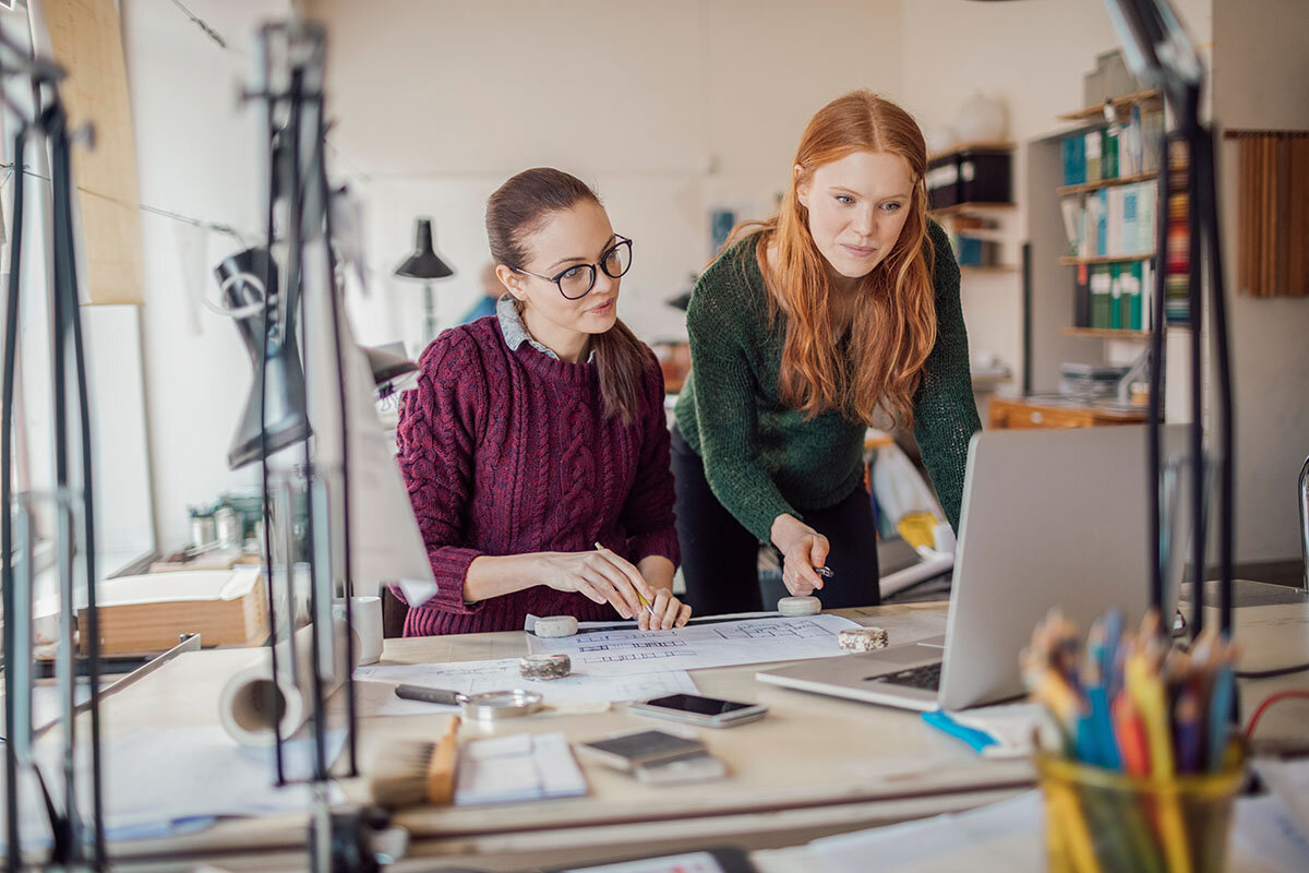   Разработкой архитектурной среды занимается один специалист или команда