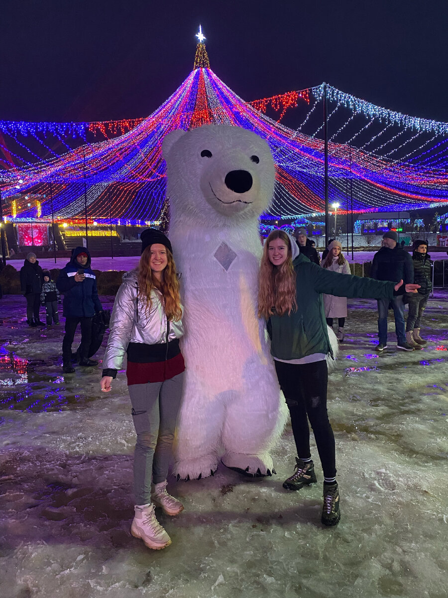 Веселый мишка и сказочная красота вокруг на острове «Русский» в Серпухове 