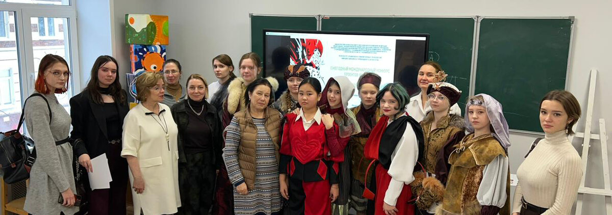 Фото участников конкурса «Хочу быть модельером!» с организаторами и своими руководителями.