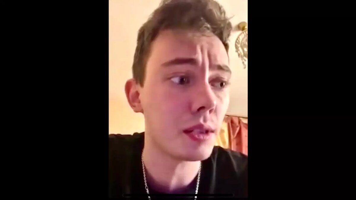     В Москве 23-летнего Максима Веселова доставили в военкомат с улицы и одним днем чуть не отправили в сборный пункт. Полицейские задержали его у подземного перехода и после проверки документов повели в автозак. Молодой человек подаёт в суд на военкомат, чтобы оспорить принудительную постановку на учёт